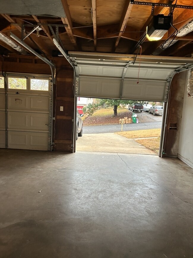 Building Photo - Beautiful 4 Beds 3 Baths Home in Decatur