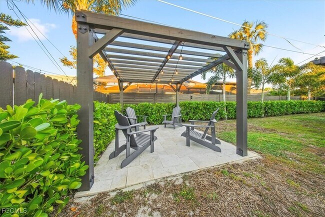 Building Photo - 4548 Genoa Ave