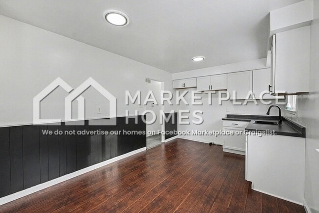 Building Photo - 19422 Algonac St