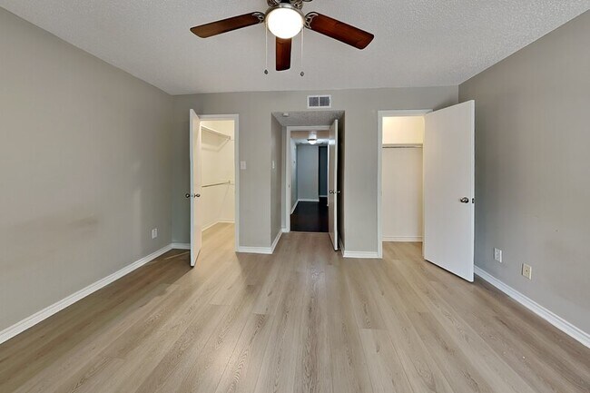 Building Photo - 8550 Fair Oaks Crossing