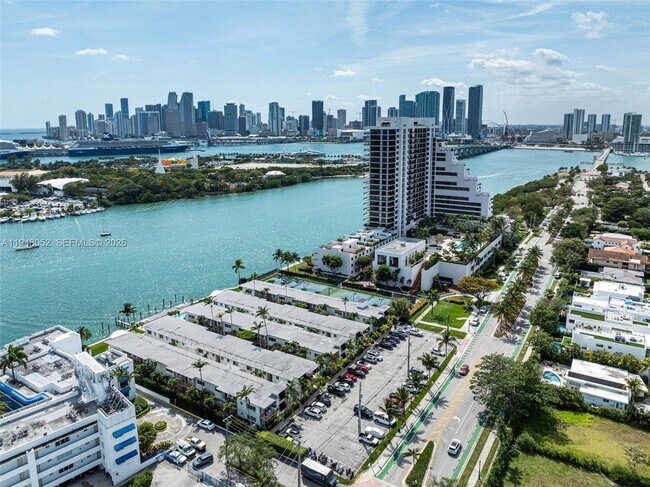 Building Photo - 1130 Venetian Way