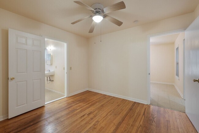 Building Photo - Rare Olmos Park Rental