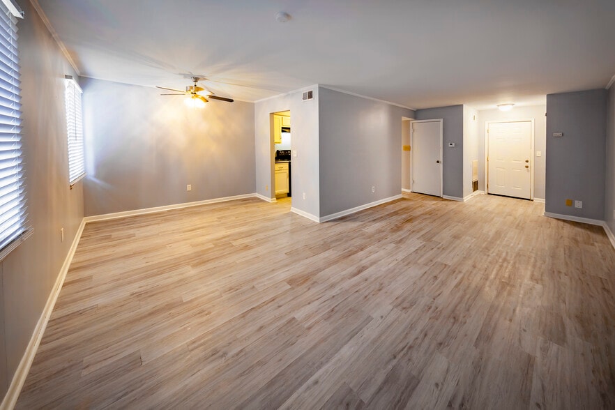 Building Photo - Williamsburg Square