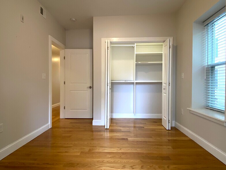 Building Photo - 58 Kent St