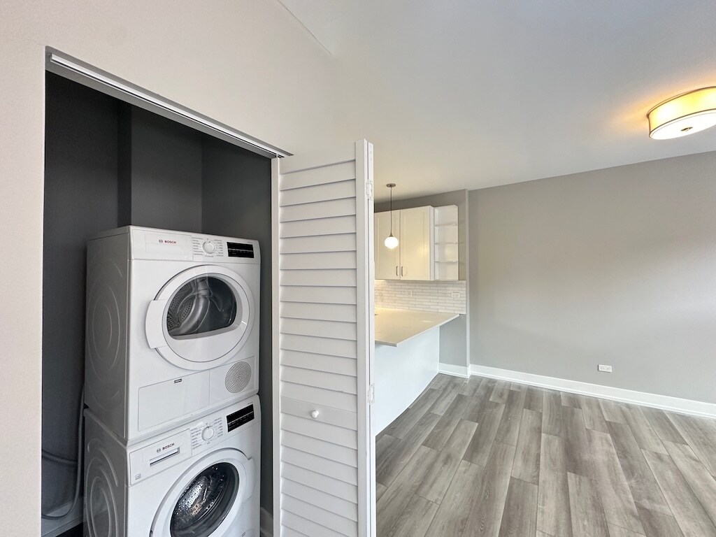 Building Photo - 3842 N Janssen Ave