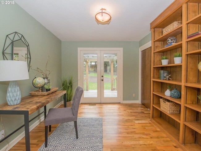 Building Photo - 6400 SW Vermont St