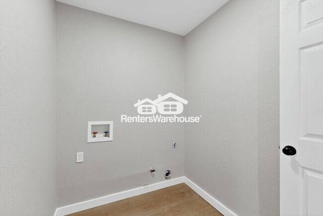 Building Photo - Renovated home in Plano Ready to Be Your Home