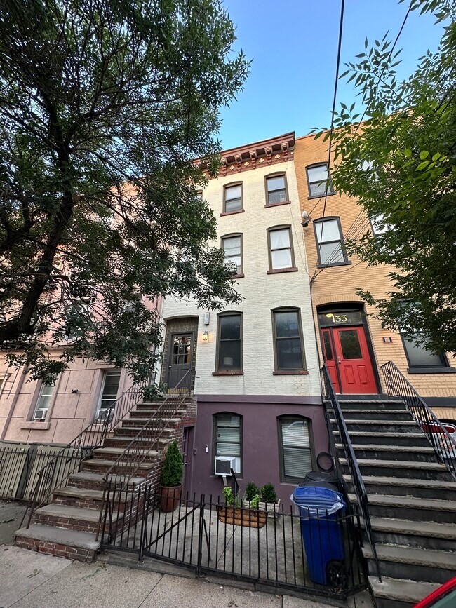 Building Photo - 135 Park Ave