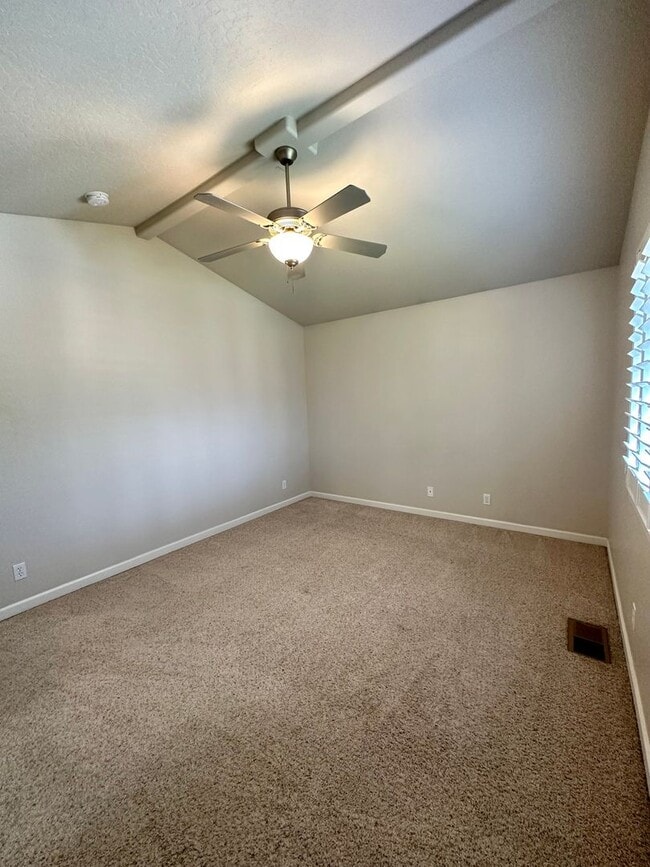 Building Photo - LARGE SINGLE FAMILY HOME ON CORNWALL (RPM#220)