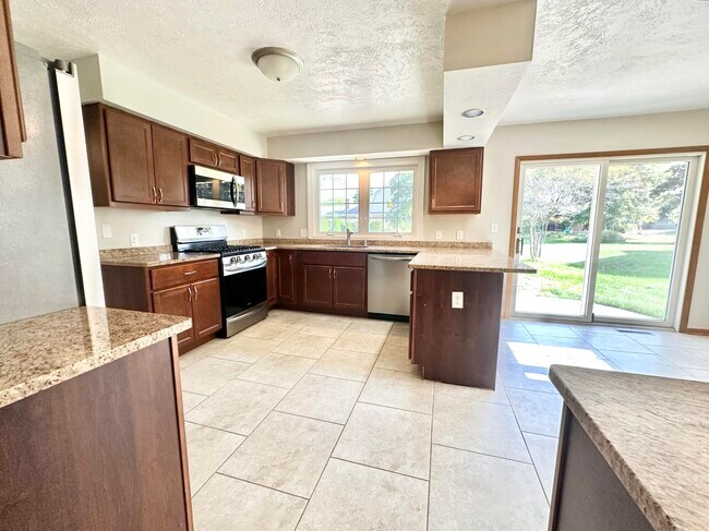 Building Photo - 3431 W Colette Ct