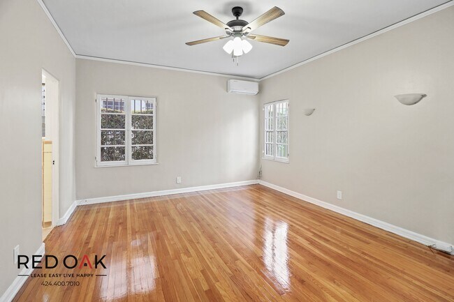 Building Photo - 206 S Martel Ave