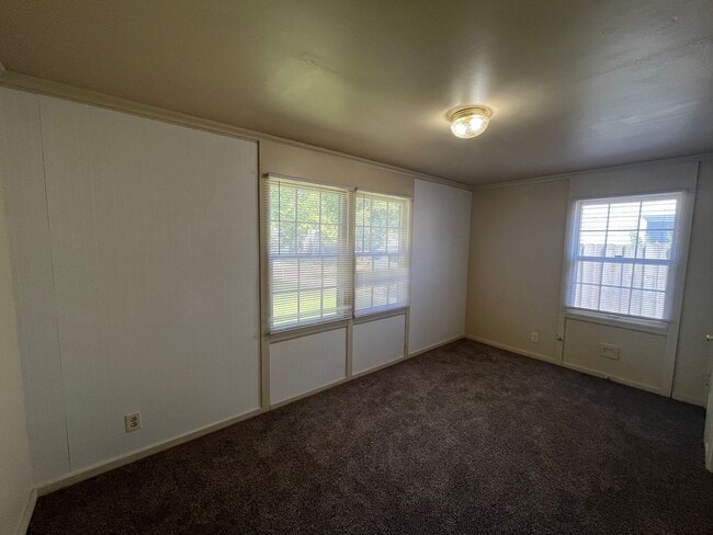 Building Photo - Sit Back, Relax. Your New home Awaits.