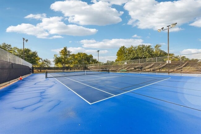 Building Photo - 3810 Newland Dr