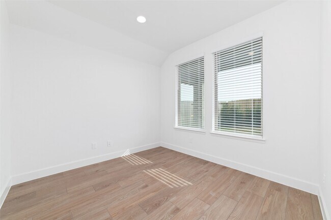 Building Photo - 31019 Star Gazer Rd