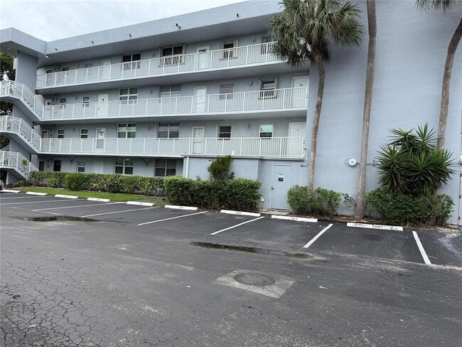 Building Photo - 112 Royal Pk Dr