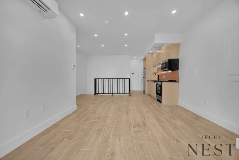 Building Photo - 1696 Pacific St