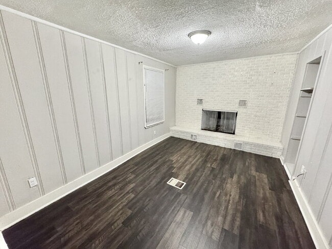 Building Photo - 655 Granada Rd