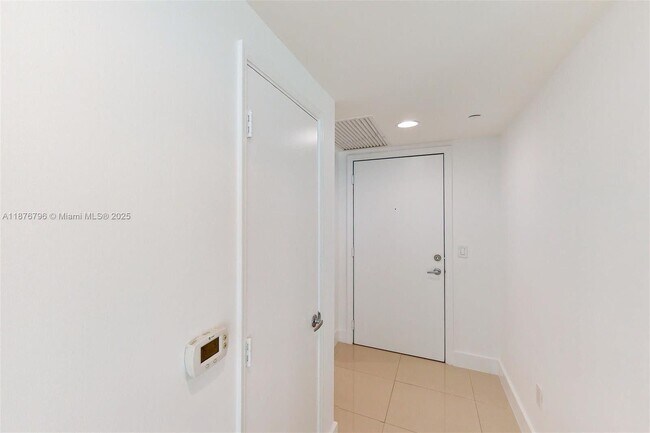 Building Photo - 951 Brickell Ave