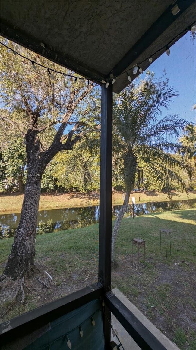 Building Photo - 369 Lakeview Dr