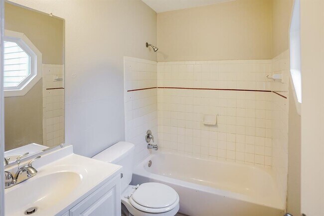 Building Photo - 10919 Skybird Dr