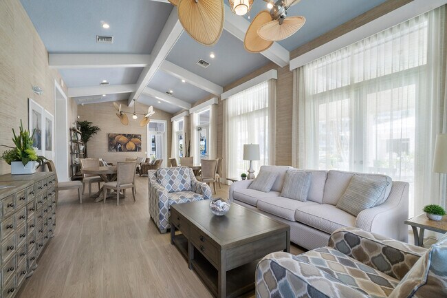 Building Photo - 1024 Bay Colony Dr S