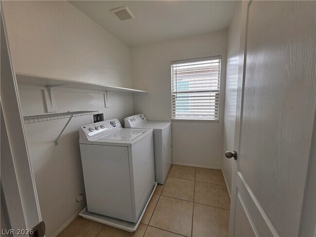 Building Photo - 7720 Vibrant Threads Ct