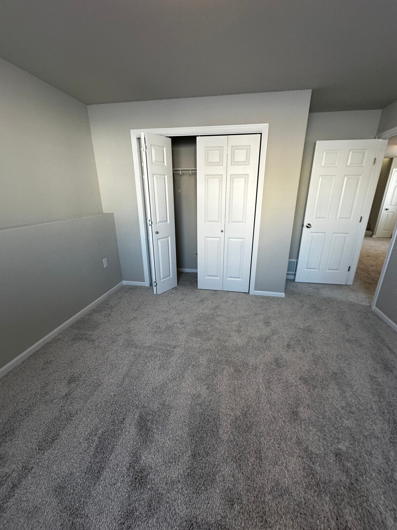 Building Photo - 6710 Meadow View Dr S