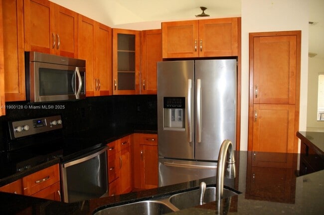 Building Photo - 1084 Golden Cane Dr