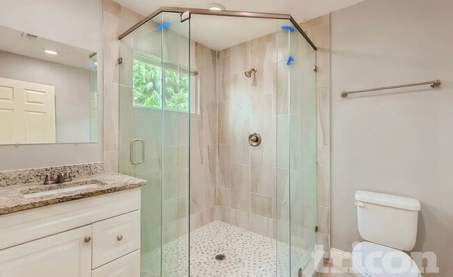 Building Photo - AVAILABLE NOW READY TO MOVE IN