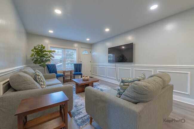 Building Photo - 6259 W Peterson Ave