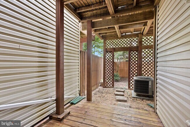 Building Photo - 20413 Elm Grove Terrace