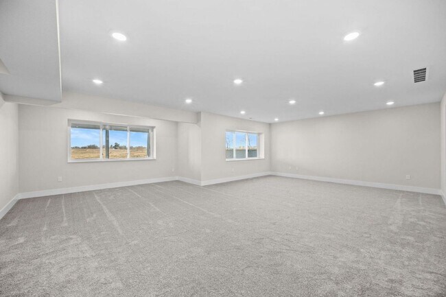 Building Photo - 3 Bedroom Townhome Available November 5th,...