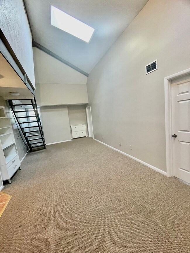 Building Photo - 332 Lehigh Avenue (Full Service)