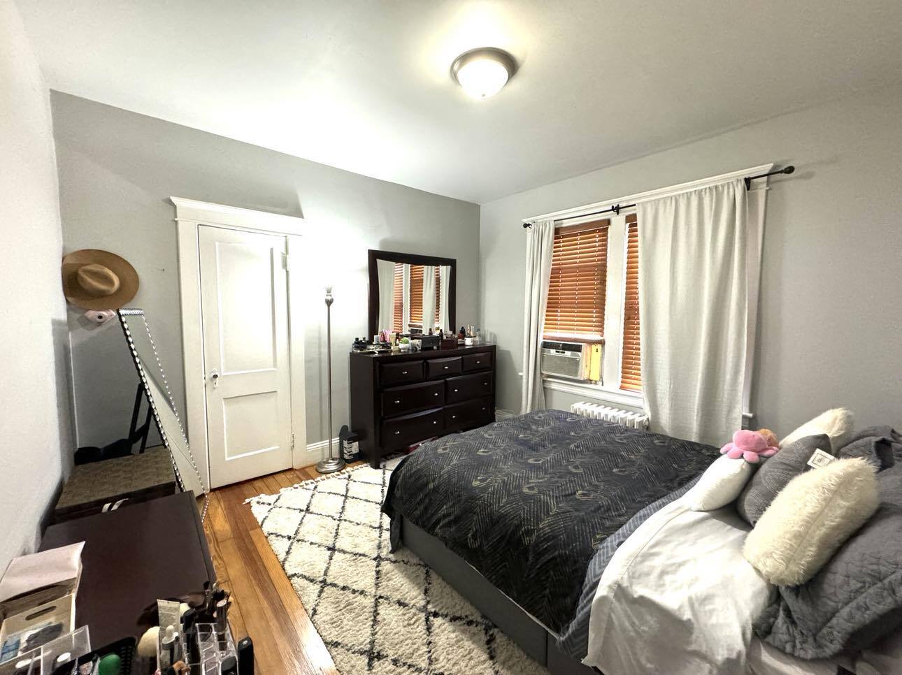 Building Photo - 5 8th Ave