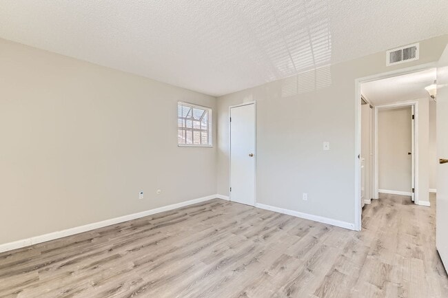 Building Photo - 14191 E Jewell Ave