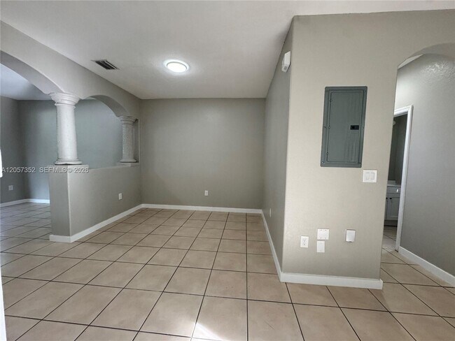 Building Photo - 1592 SE 27th Ct