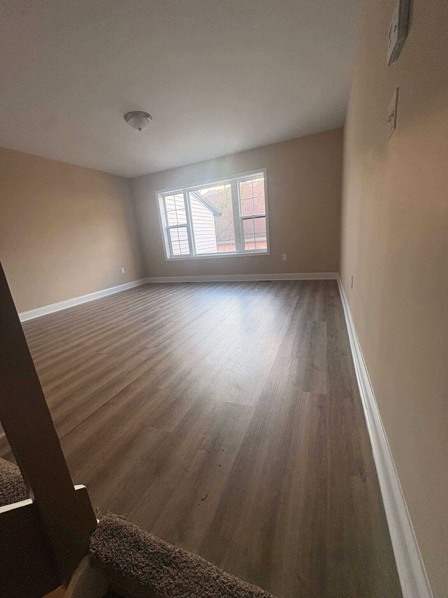 Building Photo - 302 Hendrickson Ln