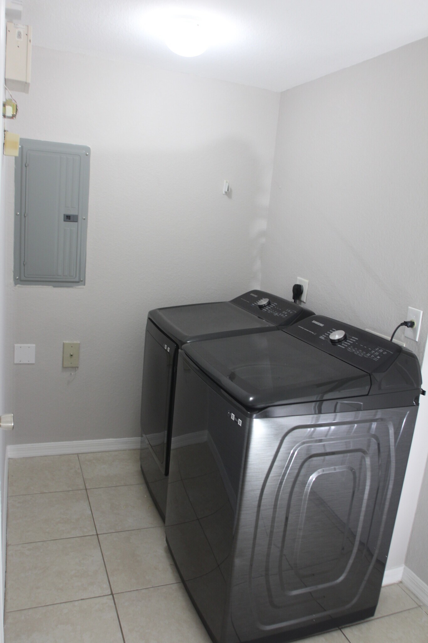 Laundry Room - 114 SW Peacock Blvd