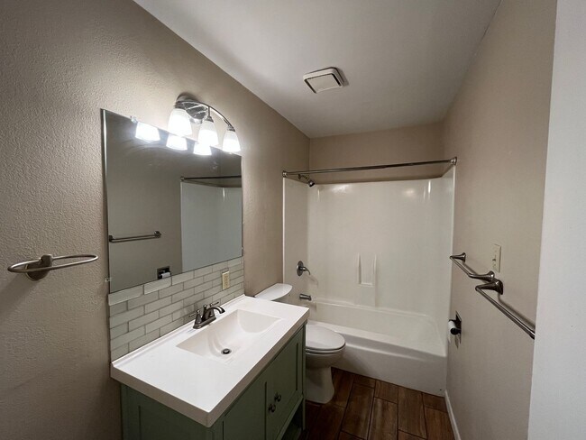 Building Photo - 2 Bedroom Nearby ASU!!