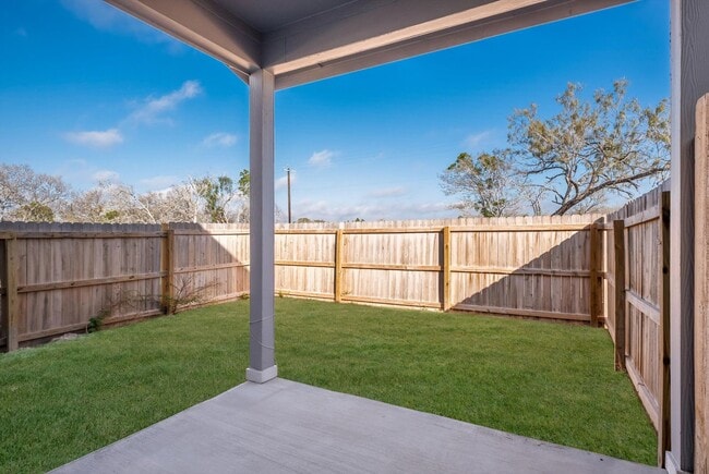 Building Photo - ***$1,000 off MAY Move In