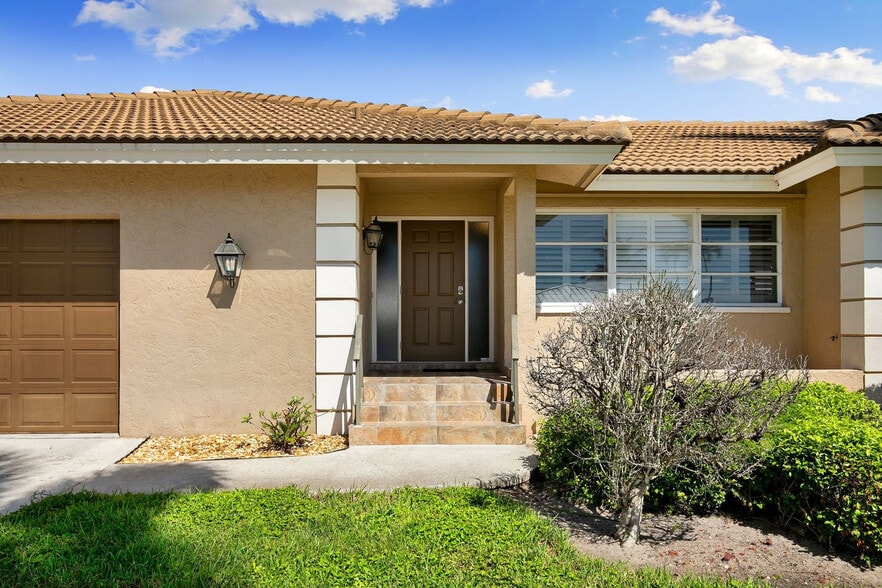 Building Photo - 874 Magnolia Ct