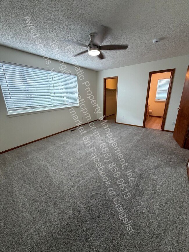 Building Photo - 9663 Lameria Dr