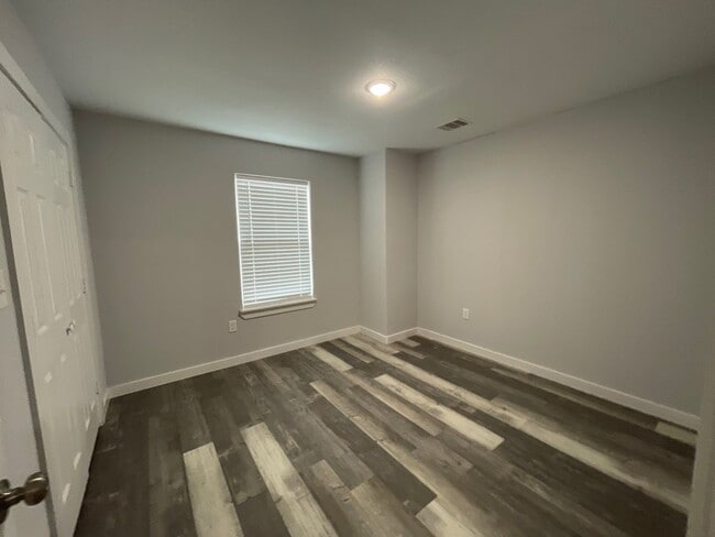 Building Photo - 4114 Majestic St