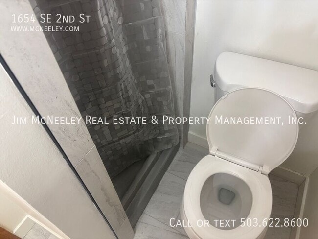 Building Photo - 1654 SE 2nd St