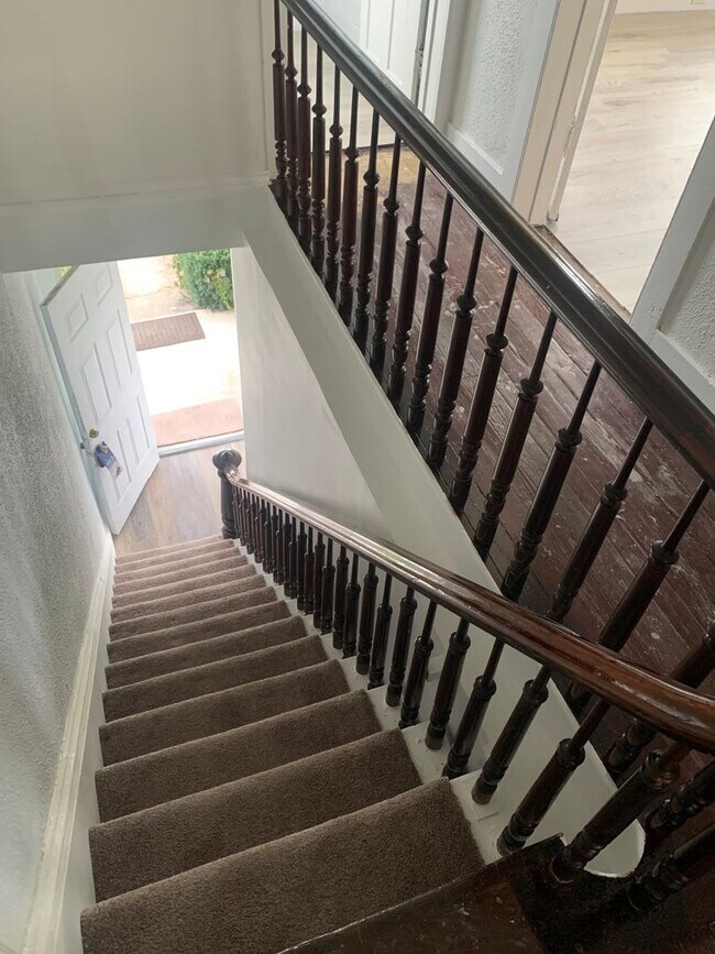 Building Photo - 511 E Elm St