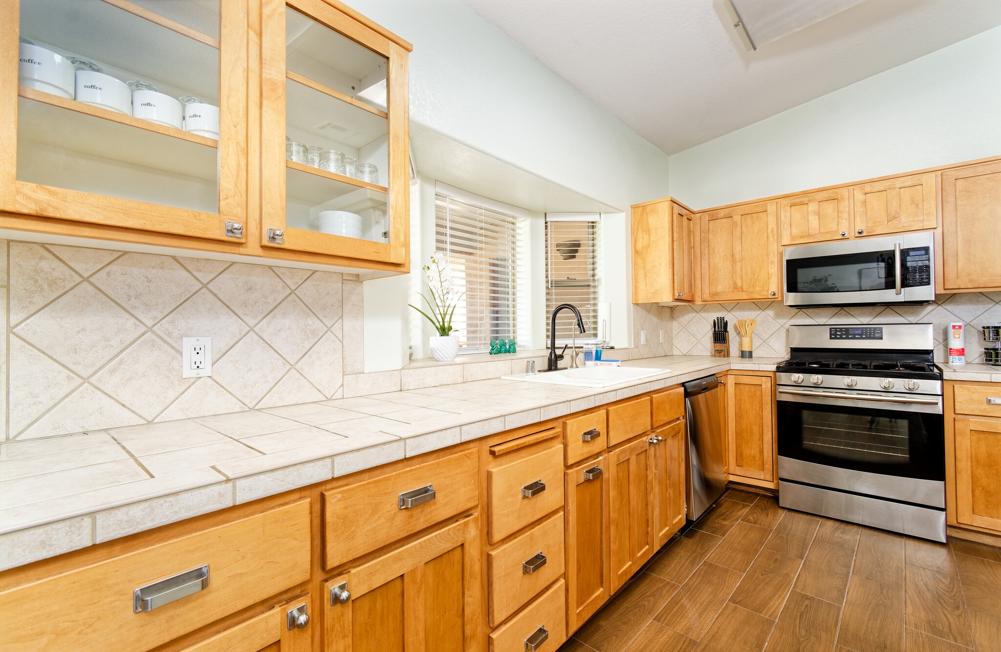 Kitchen sink - 11333 Desert Trailways Ln