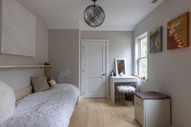 Building Photo - 136 Topsfield Rd