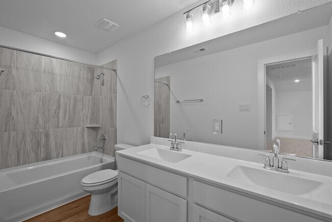Building Photo - 31915 Splendor Dr