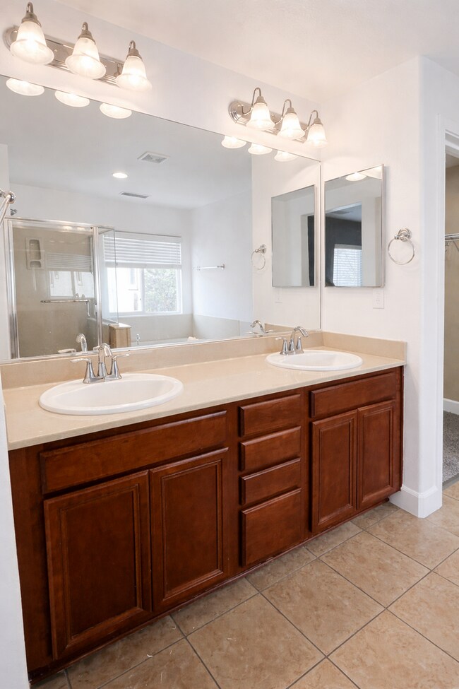 Building Photo - Beautiful South Reno Home!