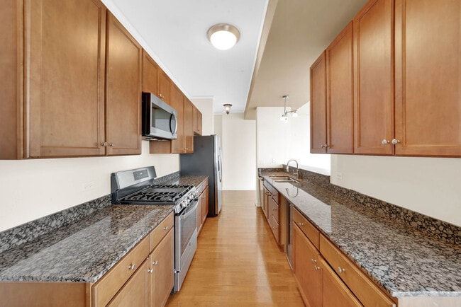 Building Photo - 450 E Waterside Dr